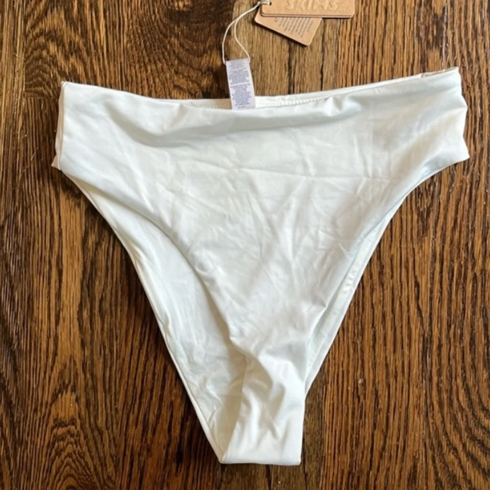 SKIMS Mid Waist Swim Bottoms M